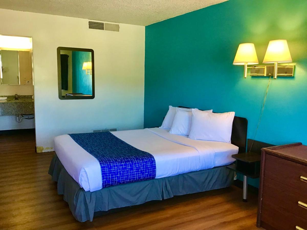 Travelodge Inn & Suites By Wyndham Missoula University Park ภายนอก รูปภาพ