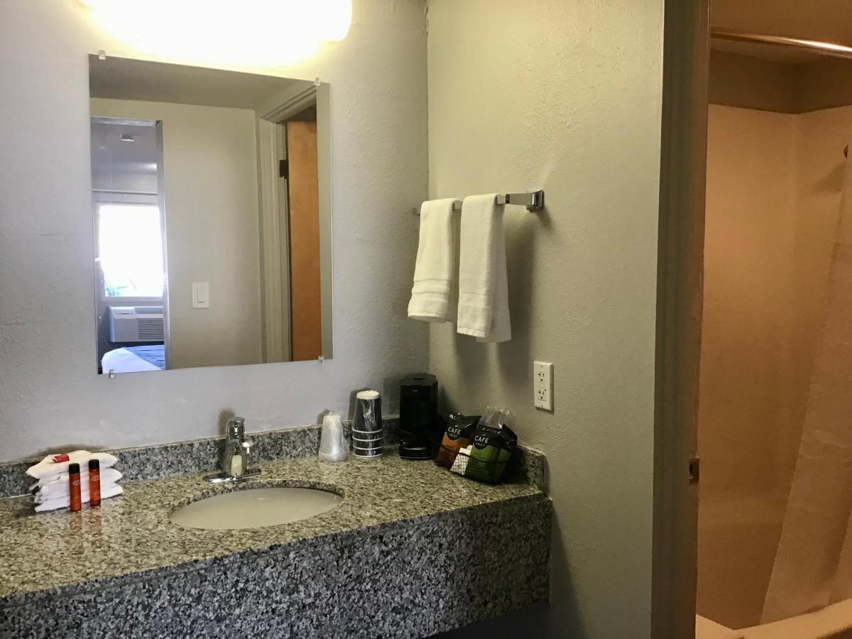 Travelodge Inn & Suites By Wyndham Missoula University Park ภายนอก รูปภาพ