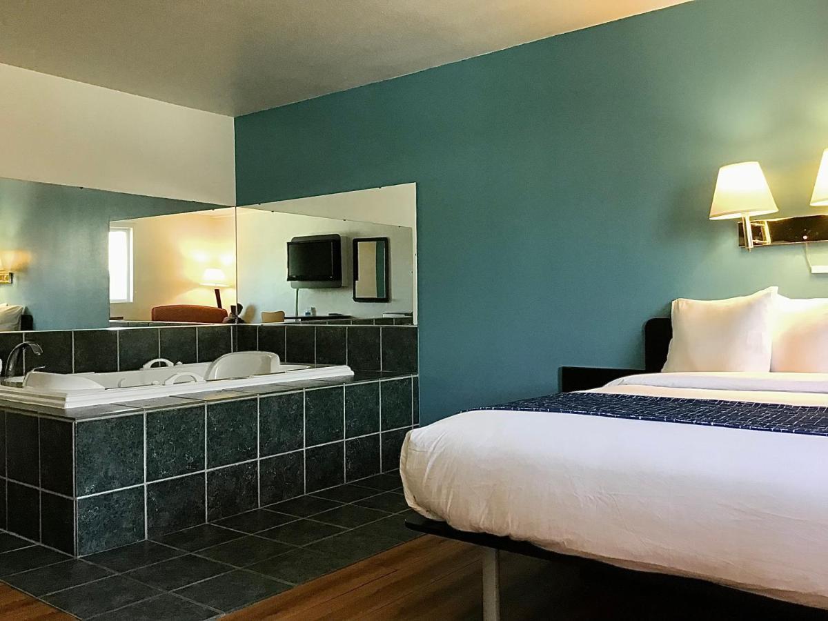 Travelodge Inn & Suites By Wyndham Missoula University Park ภายนอก รูปภาพ
