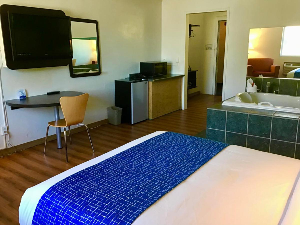 Travelodge Inn & Suites By Wyndham Missoula University Park ภายนอก รูปภาพ
